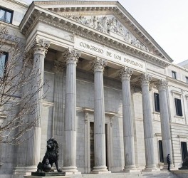 Fide Mirón acude a una reunión del Congreso