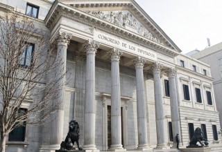 Fide Mirón acude a una reunión del Congreso